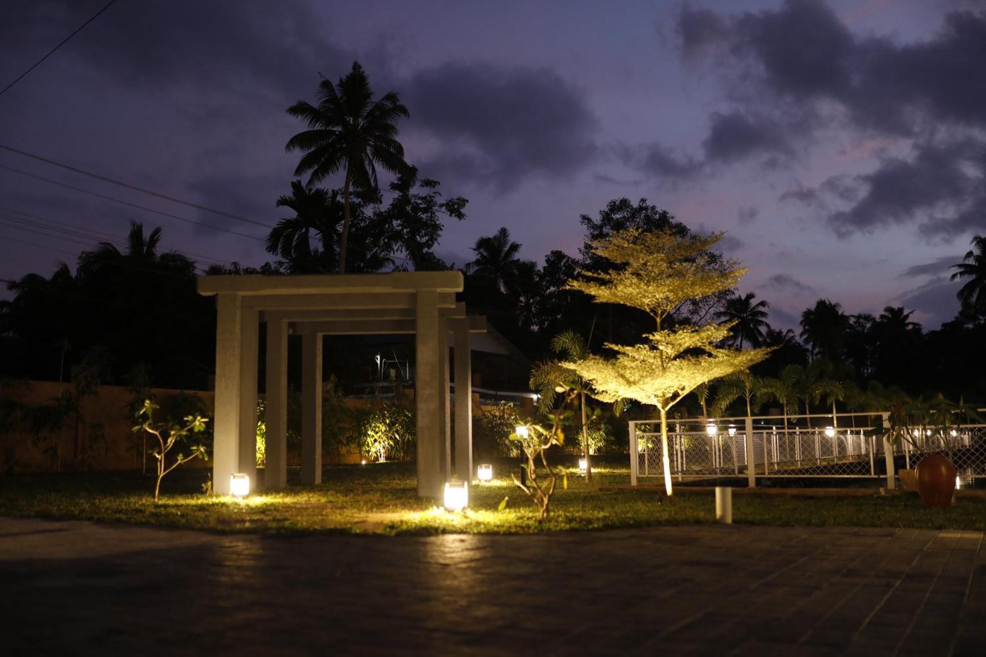Leela'S 7Th Heaven Resort & Spa Trikunnapuzha Exteriér fotografie